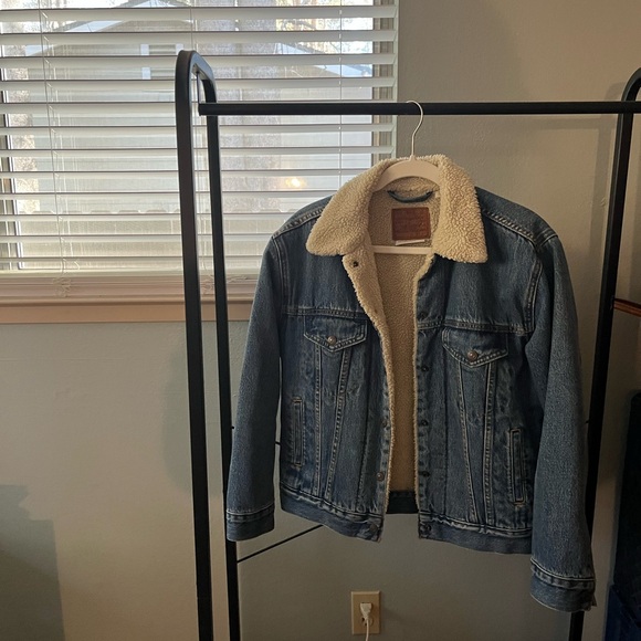 Levi's Jackets & Blazers - Levi's NWT Blue Denim Sherpa Jacket with Cream Collar